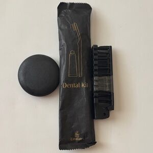 NEW, SEALED - EMIRATES AIRLINES AMENITY KIT MATTE BLACK RARE
